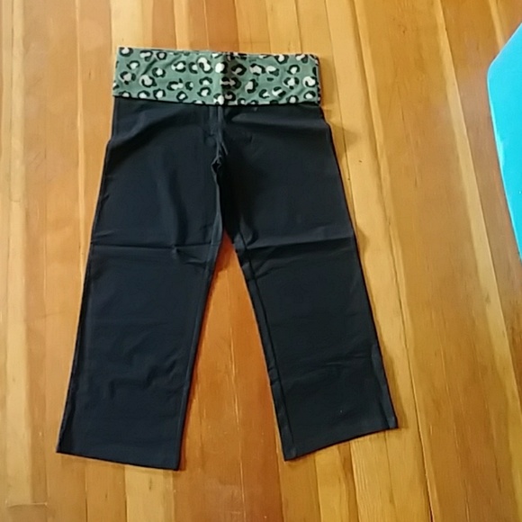 ❤trade tbrown17268❤NWT- PINK Crop  Pants - Picture 3 of 4
